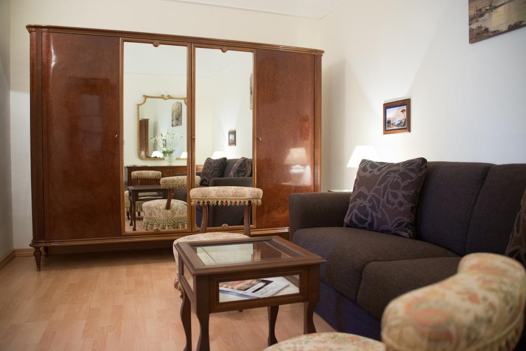 Il Giglio Rosso Apartment Napoli Cameră foto