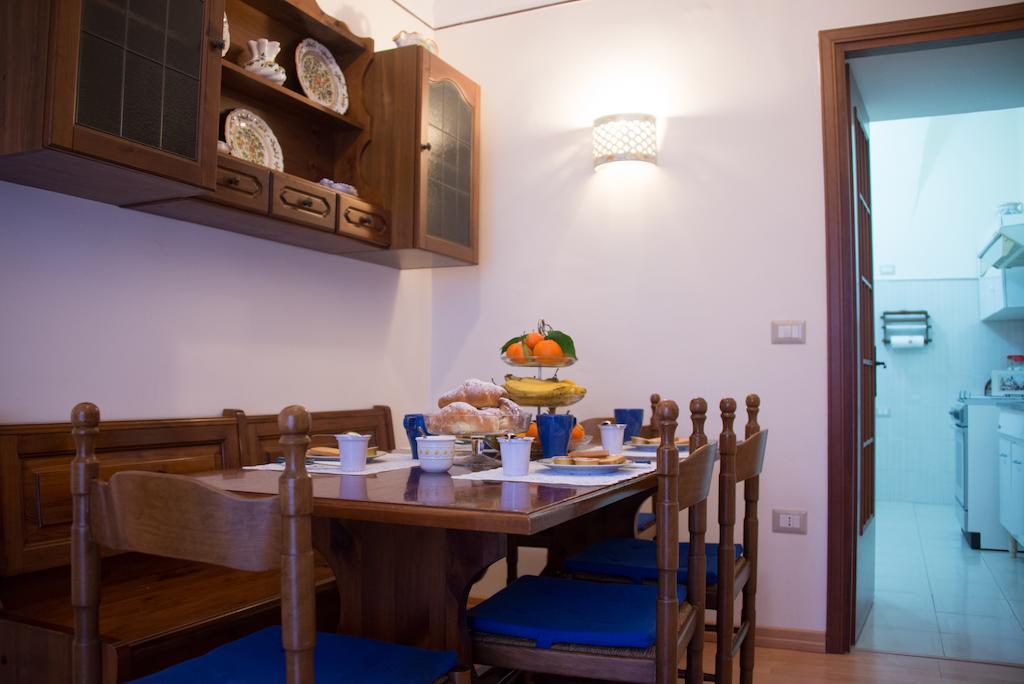 Il Giglio Rosso Apartment Napoli Cameră foto