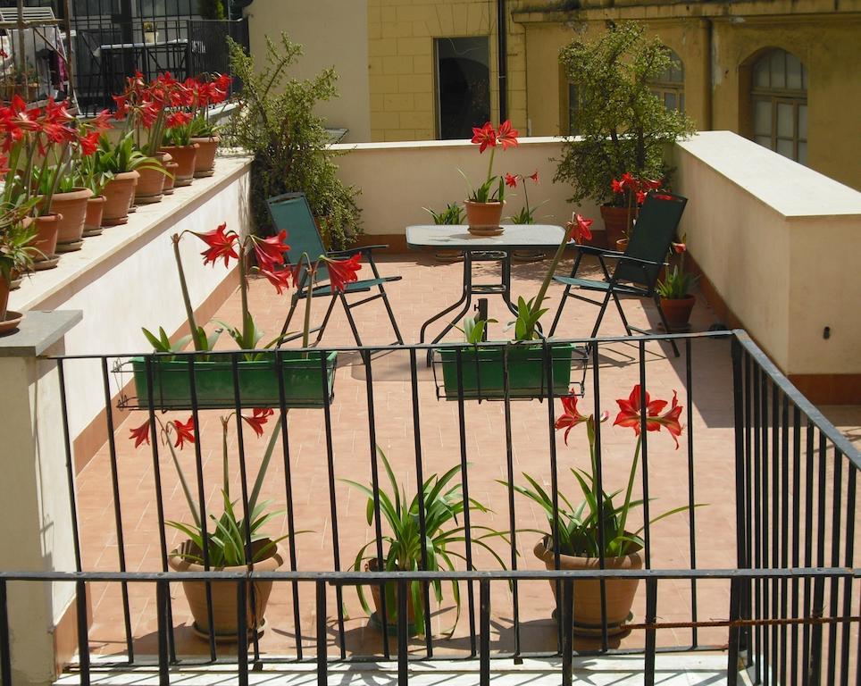 Il Giglio Rosso Apartment Napoli Cameră foto
